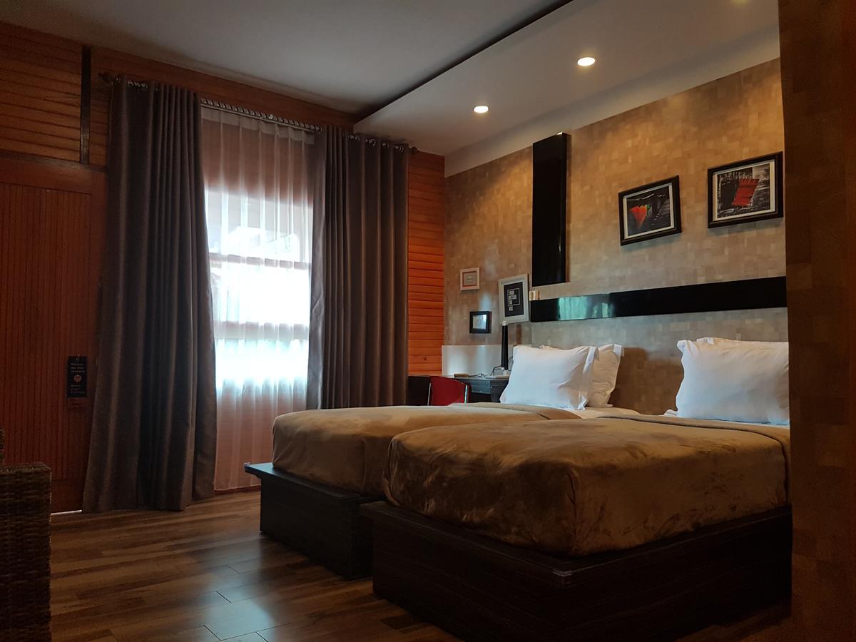 Lawaka Hotel Ampana Extérieur photo