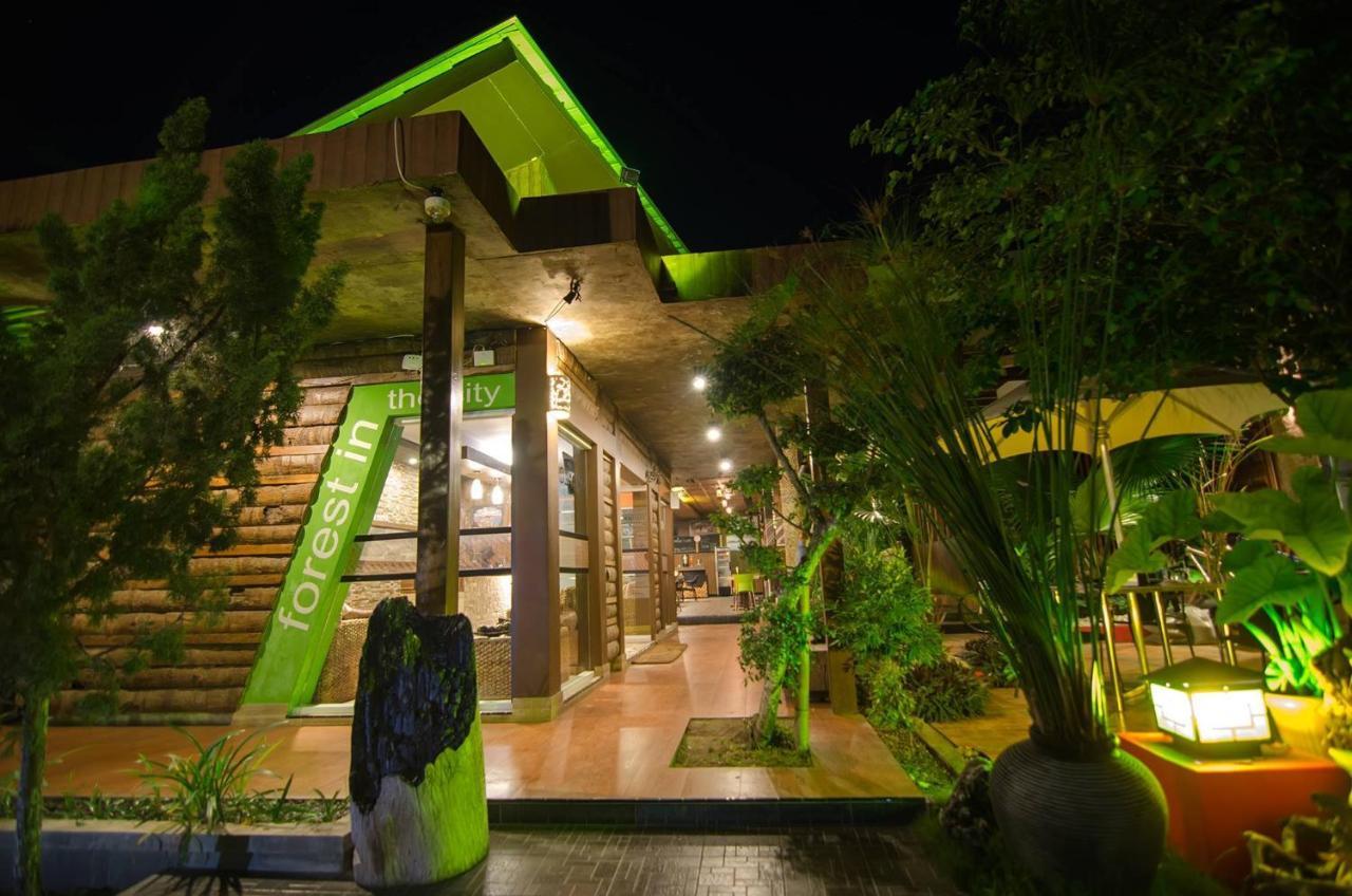 Lawaka Hotel Ampana Extérieur photo