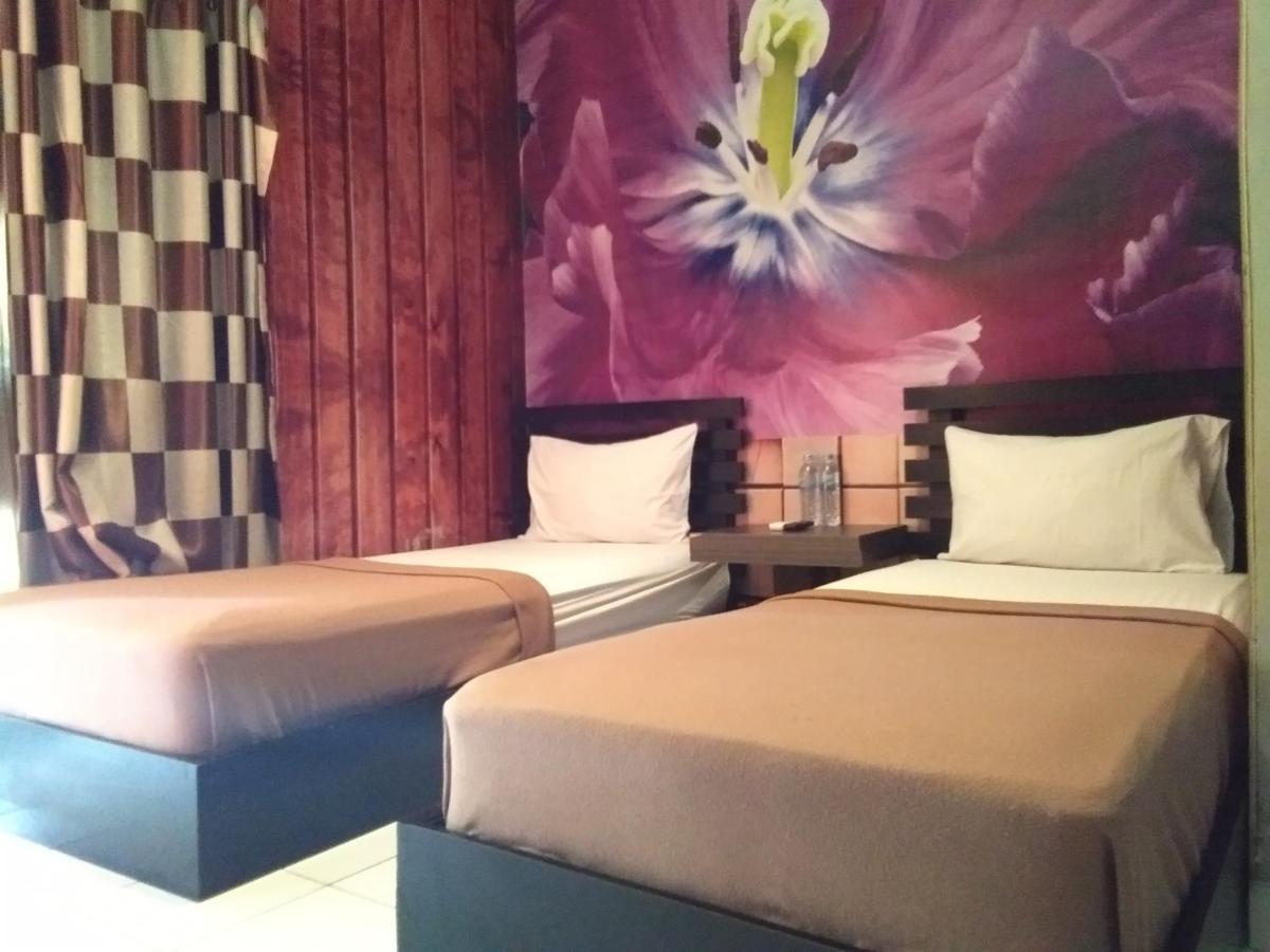 Lawaka Hotel Ampana Extérieur photo